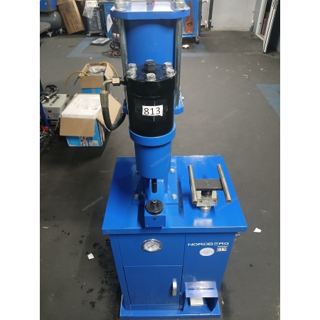 Станок пневмогидравлический для заклепки тормозных колодок rm 813 NR6H RM 813 (NORDBERG)