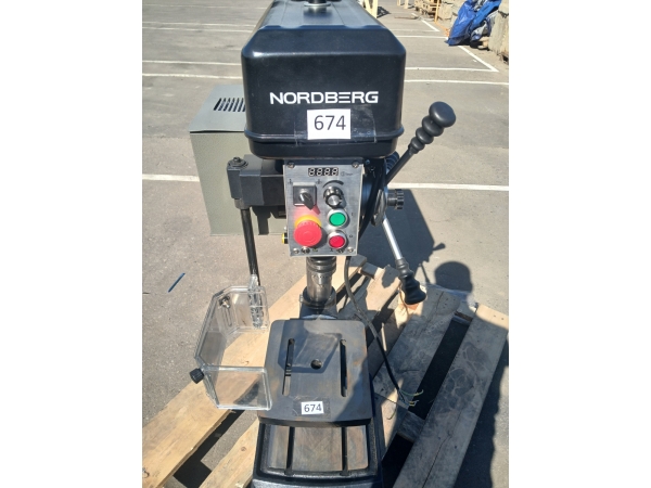 Станок сверлильный профессиональный (750 Вт, 20 мм, вариатор скорости, нарезание резьбы, тиски) ND2053PV RM 674 (NORDBERG)