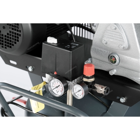 Компрессор вертикальный поршневой с ременной передачей 380 В, ресивер 100 л, 580 л/мин  NCPV100/580 (NORDBERG)