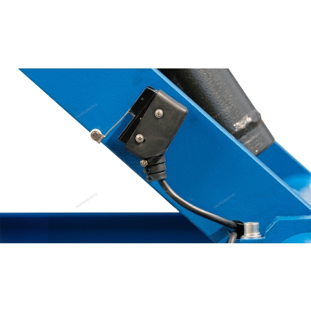 Ножничный подъемник автомобильный 3т напольный 380в N632-3B