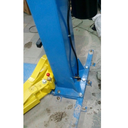 Подъемник автомобильный для гаража двухстоечный 4т с напольной рамой TS-4M